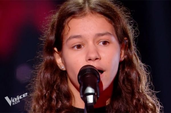 Replay "The Voice Kids" : Lizzie chante "Je suis malade" de Serge Lama (vidéo)