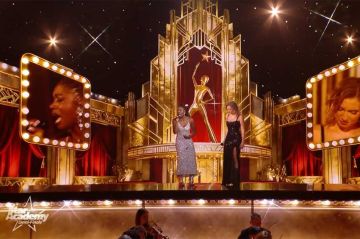 Replay "Star Academy" : Sarah et Léa chantent "L'hymne à l'amour" d'Edith Piaf (vidéo)