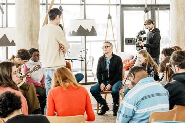 Franck Dubosc sera le prochain invité des "Rencontres du Papotin" le 21 mars 2026 sur France 2