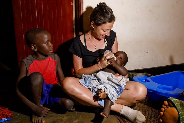 “Pékin Express” : La 1ère nuit en Ouganda est chargée de joie et d’émotion pour certains binômes (vidéo)