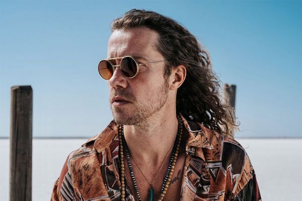 Julien Doré parle de la série &quot;Panda&quot; diffusée sur TF1 à partir du jeudi 30 novembre 2023