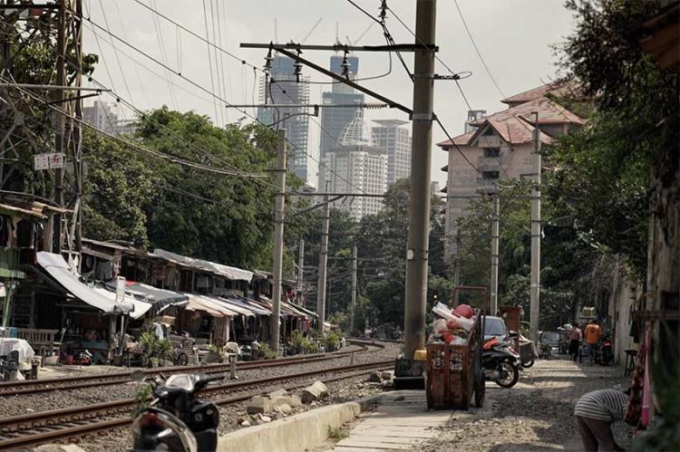 "Des trains pas comme les autres" en Indonésie sur France 5 jeudi 6 juillet 2023 avec Philippe Gougler - Vidéo
