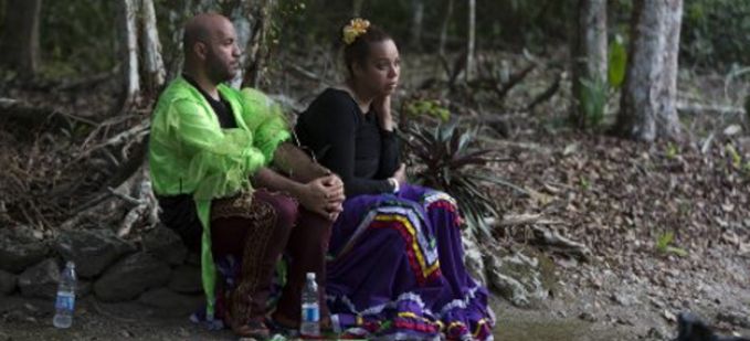 Vidéo “Pékin Express” : Salim & Linda font du stop en tenue traditionnelle ce soir sur M6