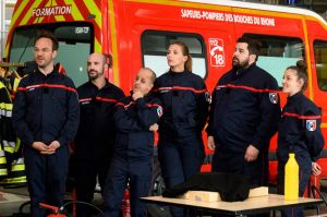 “Les touristes” : mission « pompiers » le 3 janvier sur TF1 : découvrez les 1ères images (vidéo)