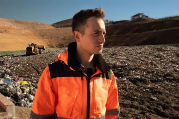 "Sur le front - Où enterrent-ils nos poubelles ?" : nouvelle enquête d'Hugo Clément sur France 5 lundi 22 janvier 2024 - Vidéo