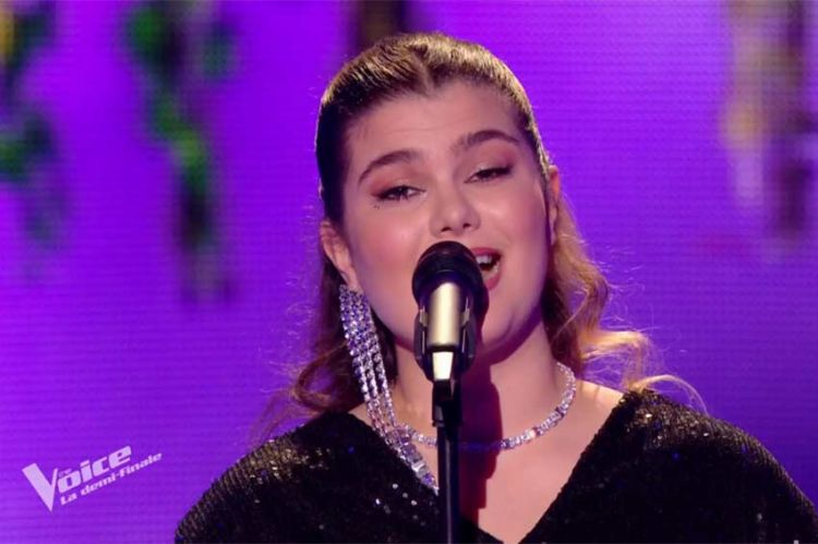 Replay The Voice - Iris chante &quot;Le blues du businessman&quot; de Claude Dubois en demi-finale (vidéo)