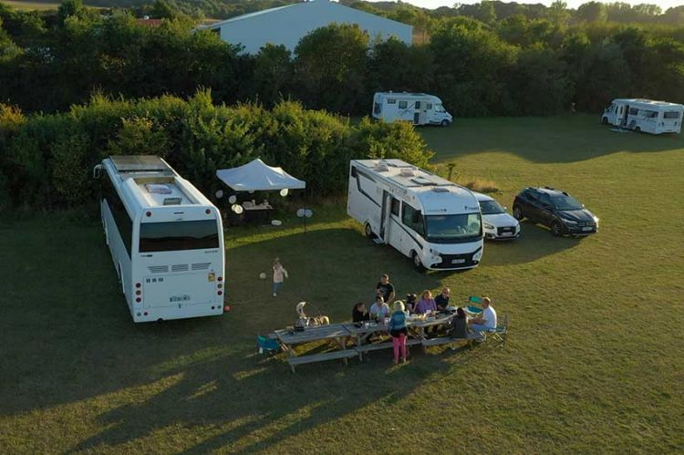 "La folie du camping-car" à suivre sur C8 à partir du vendredi 12 mai 2023