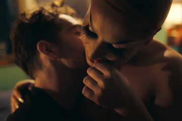 Le film &quot;Trois nuits par semaine&quot; de Florent Gouëlou diffusé sur France 4 jeudi 3 juillet 2025 (vidéo)