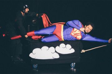 Le spectacle “Grandis un peu !" d'Éric Antoine diffusé sur W9 vendredi 29 décembre 2023 - Vidéo