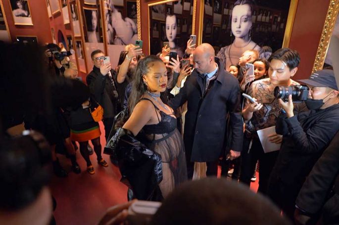 « Paris, capitale de la mode, 50 ans de Fashion Week  » par Loïc Prigent sur France 5 vendredi 28 juin 2024 (vidéo)
