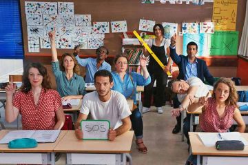 Inédit : &quot;Parents d&#039;élèves&quot; sur TF1 lundi 20 février 2023 avec Vincent Dedienne et Camélia Jordana (vidéo)