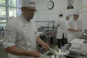 &quot;Reportages découverte&quot; : « Institut Paul Bocuse, à l’école des Toques Modèles » sur TF1 dimanche 30 juillet 2023 - Vidéo