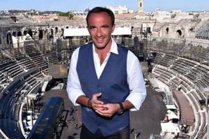 “La chanson de l&#039;année 2019” : les premiers artistes confirmés sur scène à Nîmes avec Nikos Aliagas sur TF1
