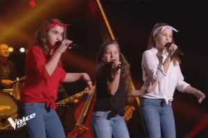 Replay “The Voice Kids” : Les Mini Div chantent « It’s raining men » des Weather Girls (vidéo)