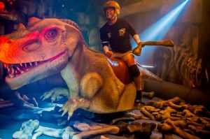 “Fort Boyard” : Maurice Barthelemy va essayer de dompter le Dino samedi soir sur France 2 (vidéo)