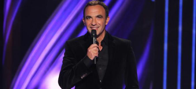 En vidéo, Nikos Aliagas vous fait découvrir les coulisses de “The Voice” sur TF1