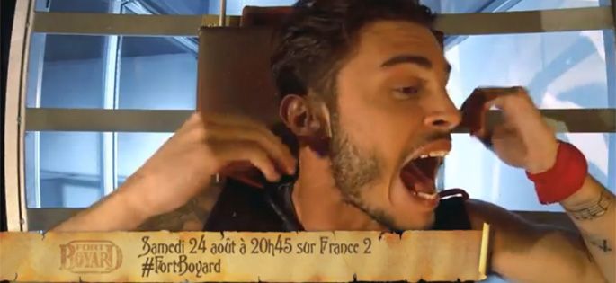 “Fort Boyard” : regardez Baptiste Giabiconi pas très à l&#039;aise avec les scorpions du Père Fouras !