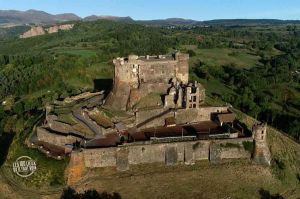 “Les 100 lieux qu'il faut voir” : le Puy-de-Dôme &amp; l'Oise, dimanche 11 juillet sur France 5 (vidéo)