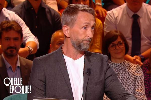 "Le Phil'Pol" de Philippe Caverivière du 30 septembre 2023 dans "Quelle époque !" sur France 2 - Vidéo