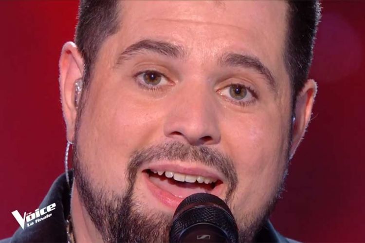 "The Voice" : Aurélien chante « Quand on a que l'amour » de Jacques Brel - Vidéo