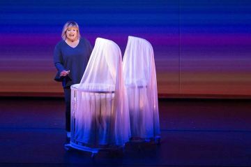 Le spectacle &quot;Vive demain !&quot; de Michèle Bernier sur C8 samedi 17 juin 2023