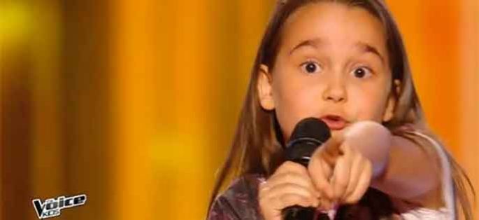 Replay “The Voice Kids” : Manuela chante « Andalouse » de Kendji Girac (vidéo)