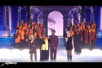 &quot;Star Academy&quot; : Franck, Julie et Marine chantent &quot;You raise me up&quot; de Josh Groban