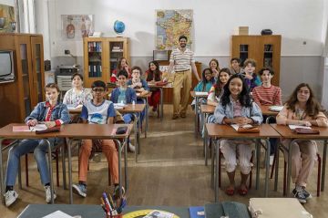 "L'école à remonter le temps" : retour en 1950 et 1980 sur 6ter lundi 26 février 2024 - Vidéo