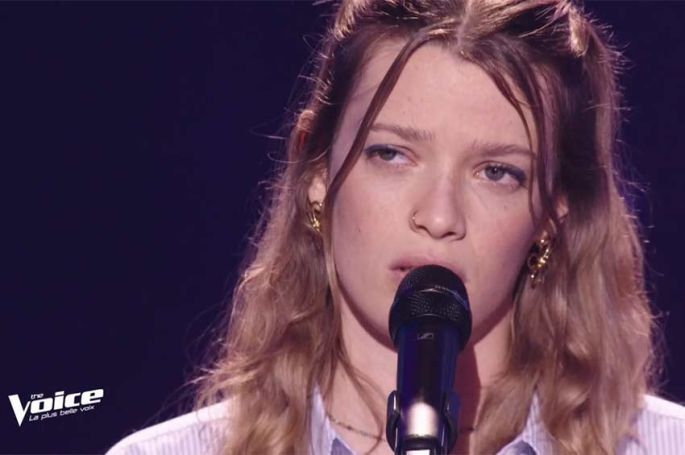 Replay "The Voice" : Alice chante "Ils me rient tous au nez" de Théodora (vidéo)