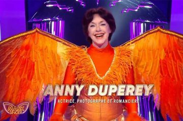 &quot;Mask Singer&quot; : Phoenix était... Anny Duperey ! Regardez son démasquage - Vidéo