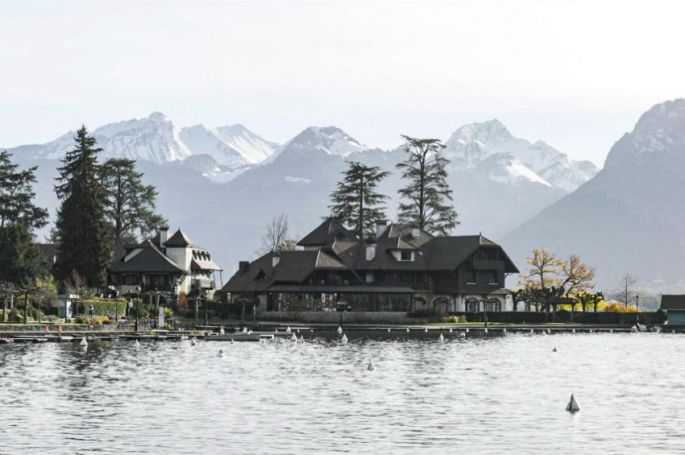 "Maisons et hôtels de légende" : L'auberge du Père Bise à Annecy, dimanche 29 janvier 2023 sur France 2