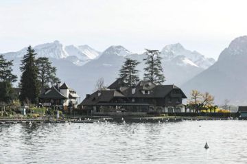 &quot;Maisons et hôtels de légende&quot; : L&#039;auberge du Père Bise à Annecy, dimanche 29 janvier 2023 sur France 2