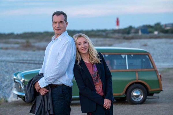 "Flair de famille" : fiction inédite avec Samuel Labarthe et Sylvie Testud le 8 avril sur France 2