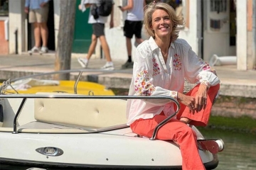 "Les voyages de Julie" à Venise et Milan, lundi 6 avril 2026 sur T18 avec Julie Andrieu