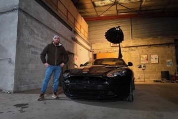Restauration d'une Aston Martin DB9 dans &quot;Vintage Mecanic&quot; sur RMC Découverte mardi 30 septembre 2025