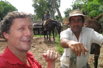 &quot;J'irai dormir chez vous&quot; en Uruguay avec Antoine de Maximy vendredi 4 juillet 2025 sur RMC Story (vidéo)