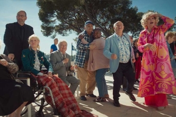 Le film "Maison de retraite 2" diffusé sur TF1 dimanche 1er mars 2026 (vidéo)