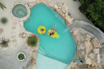 "La folie des piscines : la nouvelle passion des Français" sur RMC Story mardi 4 août 2026