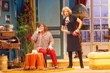 La pièce &quot;Folle Amanda&quot; avec Michèle Bernier et Arielle Dombasle sur France 4 dimanche 19 octobre 2025